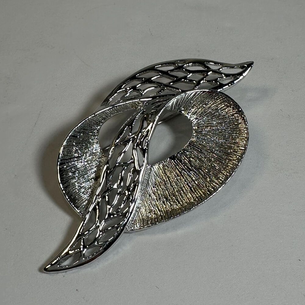 1960s Celebrity Textured Silver Tone Brooch Oval Lacy Ends Signed